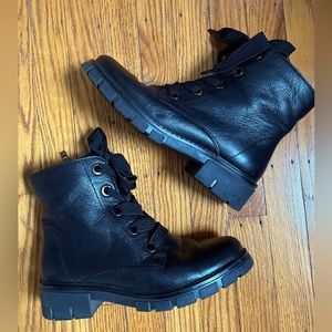 Ara Chunky Lace Up Leather Bootie | Wool Lined | Size 8 | Excellent condition!
